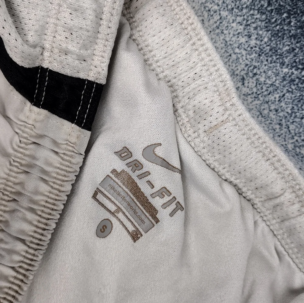 Nike DRI Fit Shorts - Picture 3 of 4